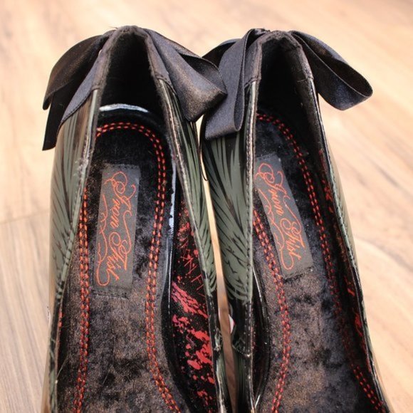 VNTG Iron Fist Wolf Beater Platform Heels - Picture 2 of 11